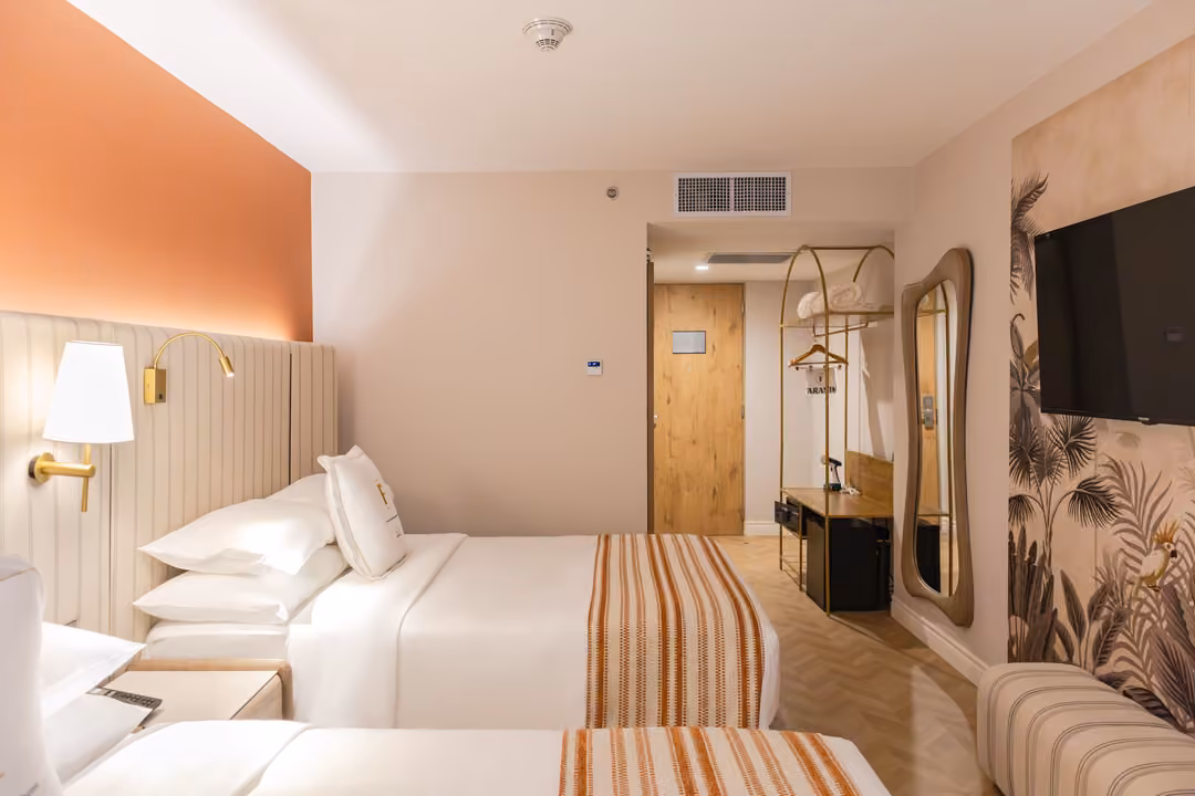 2 Double Beds